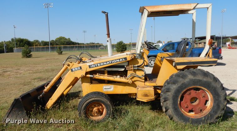 image for item HN9297 International 260A  tractor