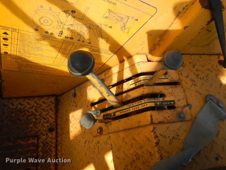 image for item HN9297 International 260A  tractor