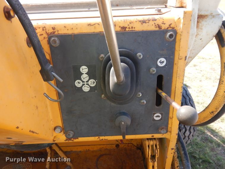 image for item HN9297 International 260A  tractor