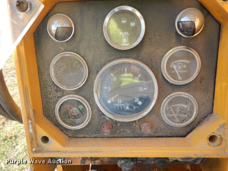 image for item HN9297 International 260A  tractor