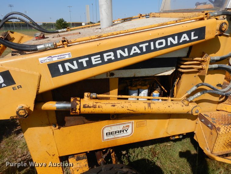 image for item HN9297 International 260A  tractor