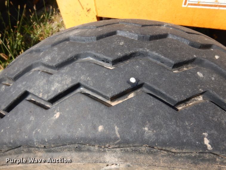 image for item HN9297 International 260A  tractor