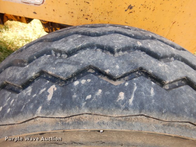 image for item HN9297 International 260A  tractor