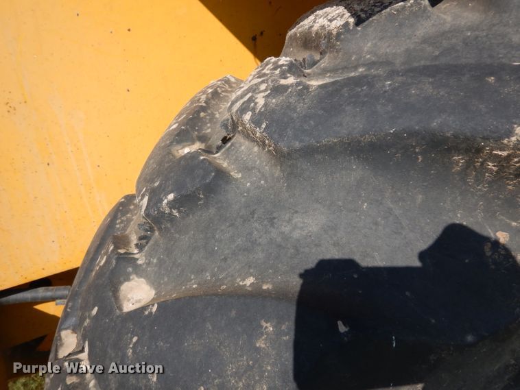 image for item HN9297 International 260A  tractor