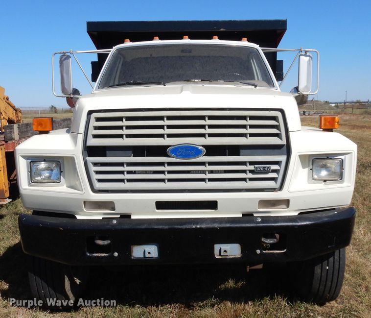 image for item HN9334 1987 Ford F800  dump truck
