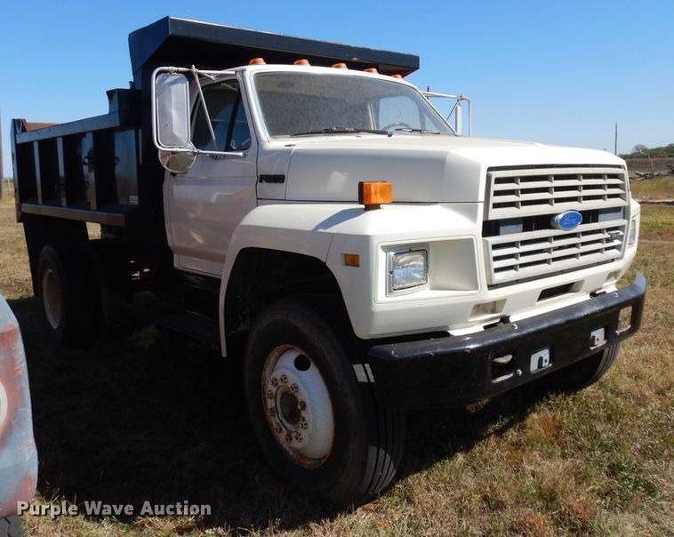 image for item HN9334 1987 Ford F800  dump truck