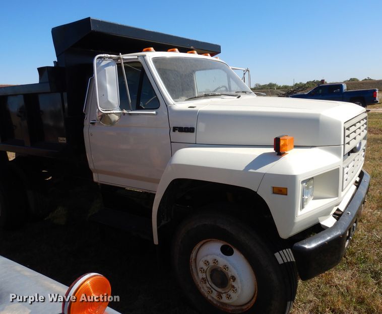 image for item HN9334 1987 Ford F800  dump truck