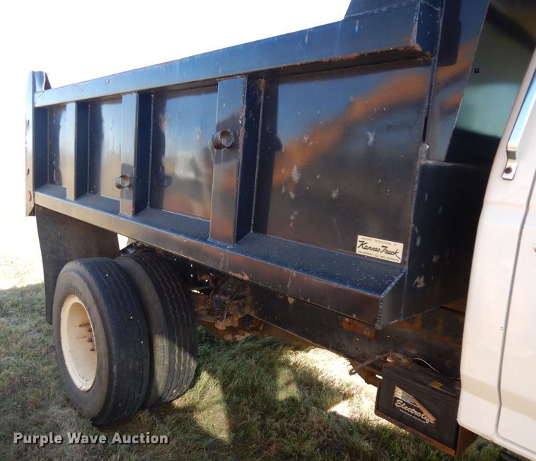 image for item HN9334 1987 Ford F800  dump truck