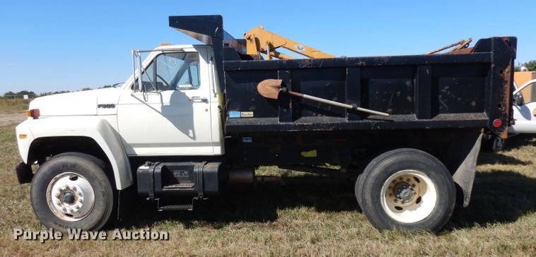 image for item HN9334 1987 Ford F800  dump truck
