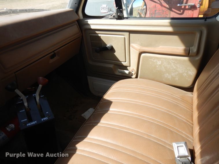 image for item HN9334 1987 Ford F800  dump truck