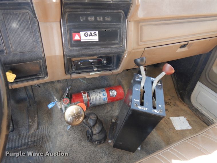 image for item HN9334 1987 Ford F800  dump truck