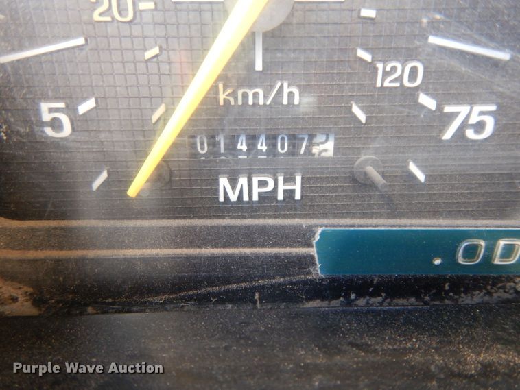 image for item HN9334 1987 Ford F800  dump truck