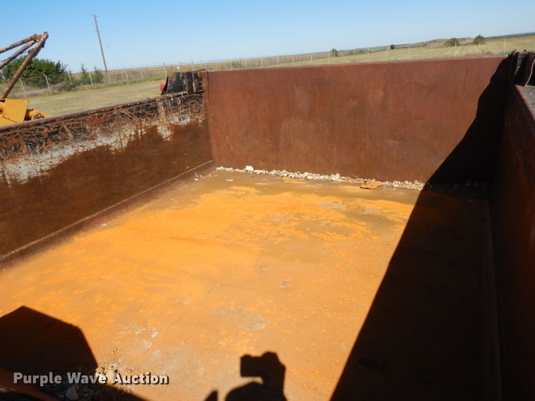 image for item HN9334 1987 Ford F800  dump truck