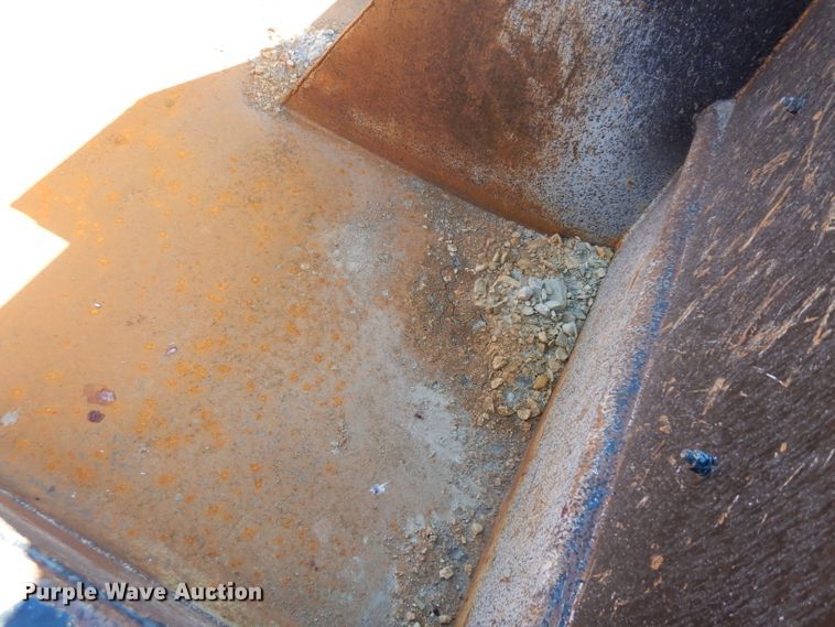 image for item HN9334 1987 Ford F800  dump truck