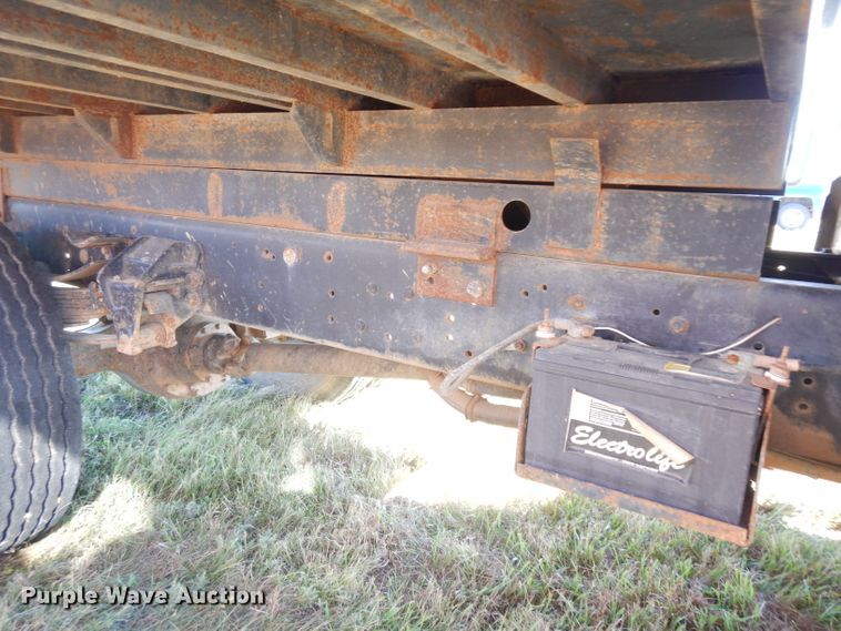 image for item HN9334 1987 Ford F800  dump truck