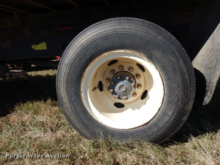 image for item HN9334 1987 Ford F800  dump truck