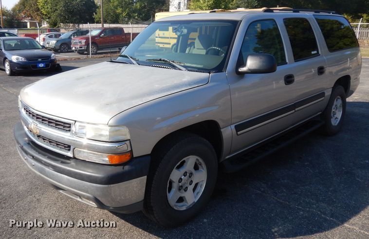 image for item HN9362 2004 Chevrolet Suburban 1500  SUV