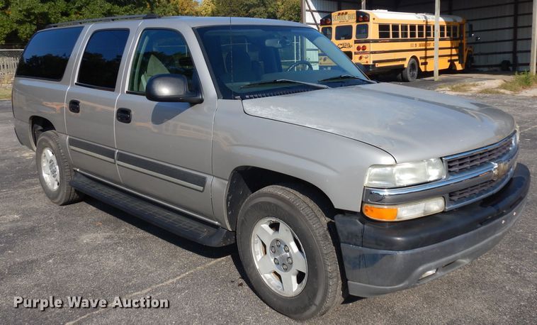 image for item HN9362 2004 Chevrolet Suburban 1500  SUV