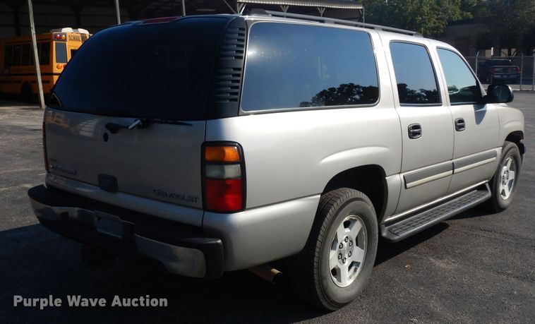 image for item HN9362 2004 Chevrolet Suburban 1500  SUV