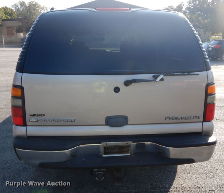 image for item HN9362 2004 Chevrolet Suburban 1500  SUV