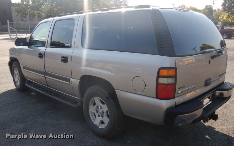 image for item HN9362 2004 Chevrolet Suburban 1500  SUV