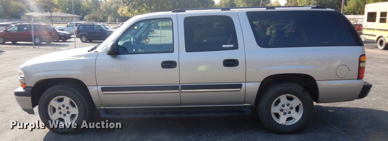 image for item HN9362 2004 Chevrolet Suburban 1500  SUV