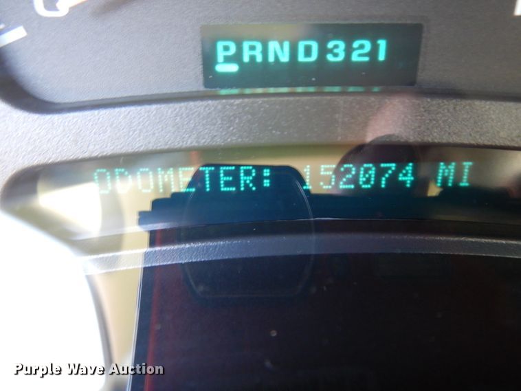 image for item HN9362 2004 Chevrolet Suburban 1500  SUV