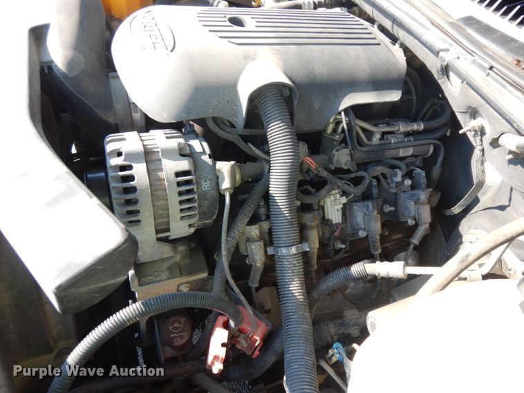 image for item HN9362 2004 Chevrolet Suburban 1500  SUV