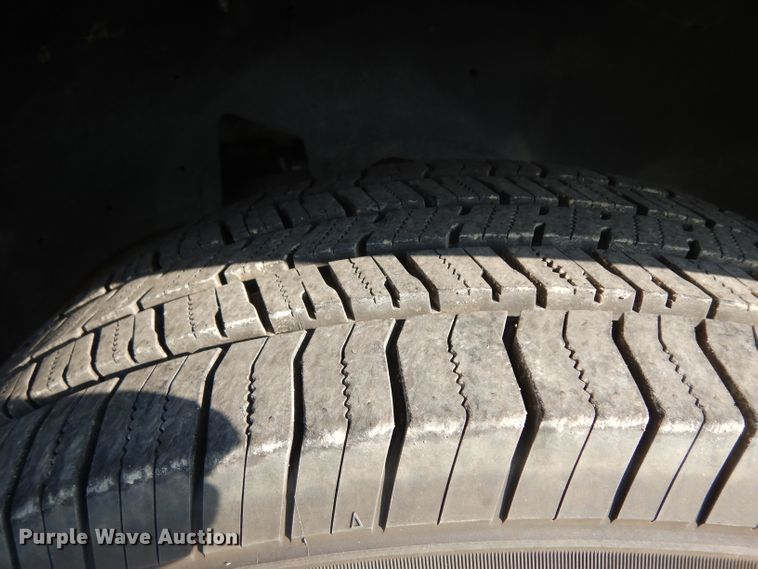 image for item HN9362 2004 Chevrolet Suburban 1500  SUV