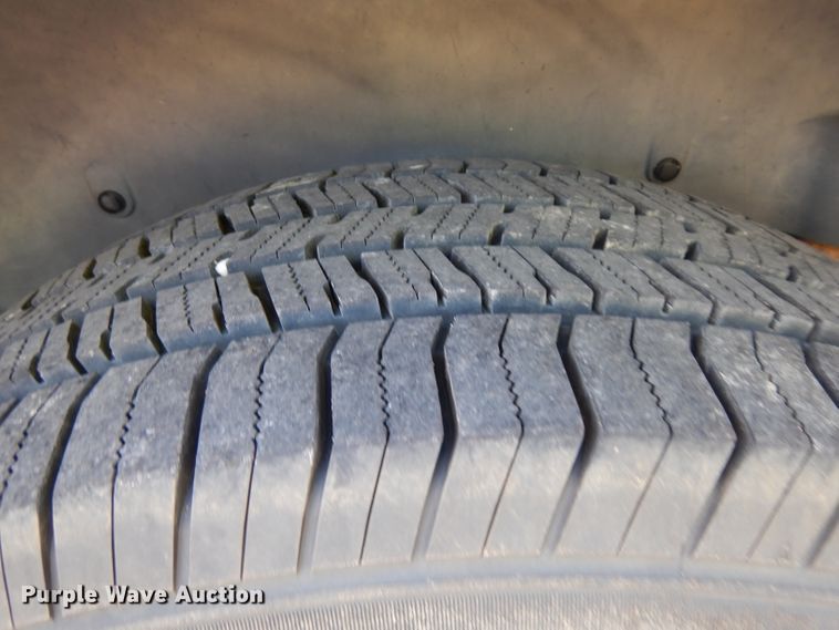 image for item HN9362 2004 Chevrolet Suburban 1500  SUV