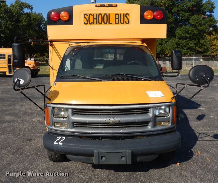 image for item HN9363 2002 Chevrolet Express G3500  school bus