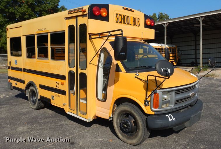 image for item HN9363 2002 Chevrolet Express G3500  school bus