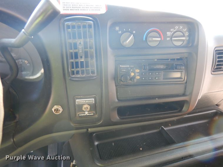 image for item HN9363 2002 Chevrolet Express G3500  school bus