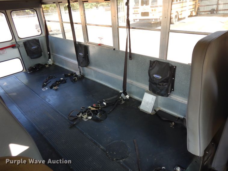 image for item HN9363 2002 Chevrolet Express G3500  school bus