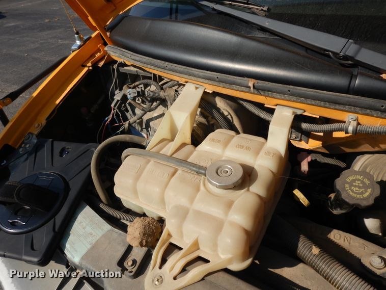 image for item HN9363 2002 Chevrolet Express G3500  school bus