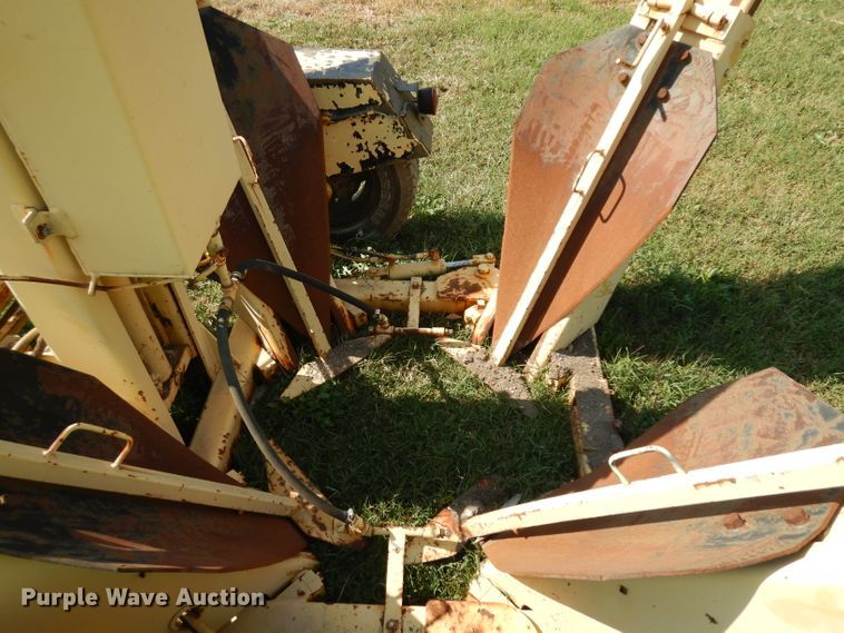 image for item HN9365 1988 Vermeer TS-30 tree spade