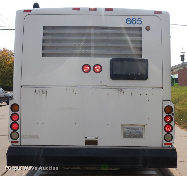 image for item HN9384 2001 Gillig G27B102N4  shuttle bus