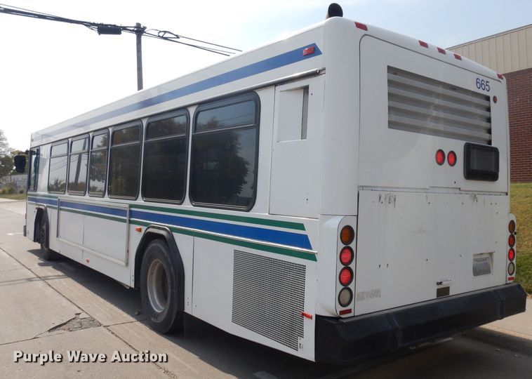 image for item HN9384 2001 Gillig G27B102N4  shuttle bus