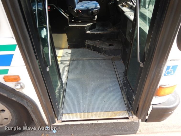 image for item HN9384 2001 Gillig G27B102N4  shuttle bus