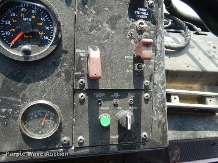 image for item HN9384 2001 Gillig G27B102N4  shuttle bus