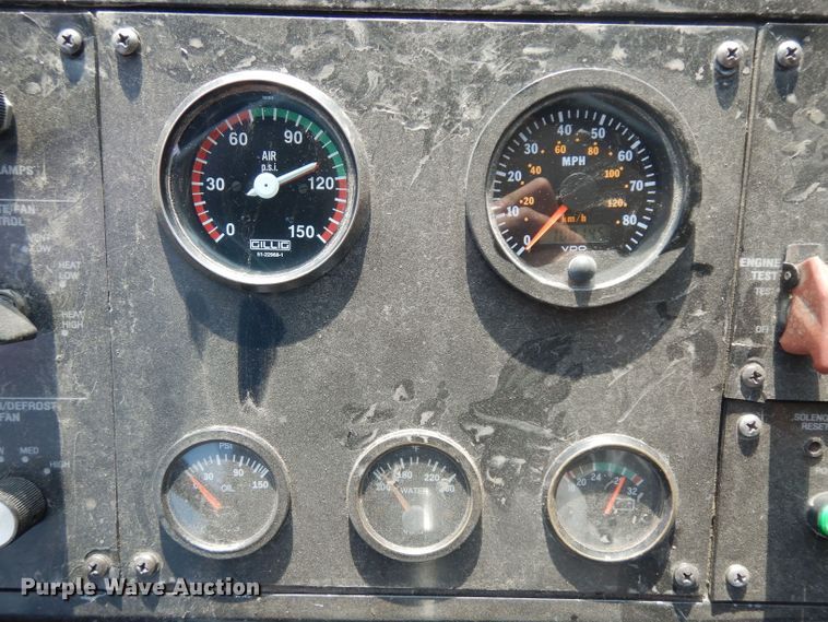 image for item HN9384 2001 Gillig G27B102N4  shuttle bus