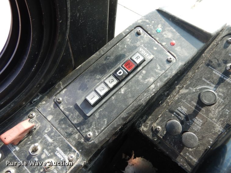 image for item HN9384 2001 Gillig G27B102N4  shuttle bus