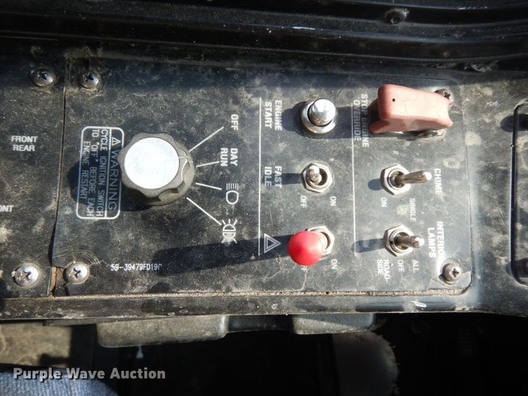 image for item HN9384 2001 Gillig G27B102N4  shuttle bus