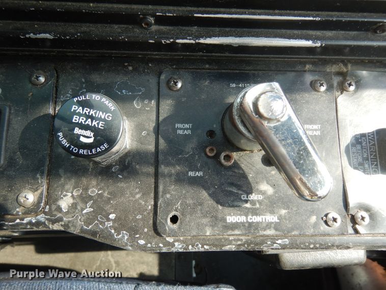 image for item HN9384 2001 Gillig G27B102N4  shuttle bus