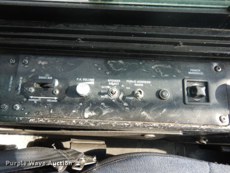 image for item HN9384 2001 Gillig G27B102N4  shuttle bus