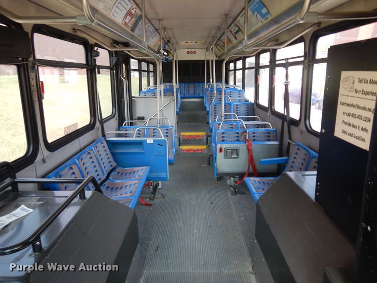 image for item HN9384 2001 Gillig G27B102N4  shuttle bus