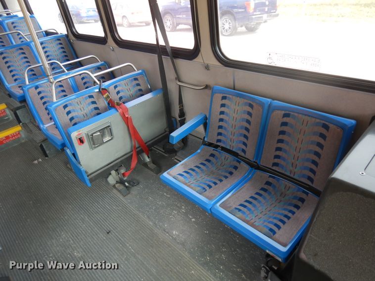 image for item HN9384 2001 Gillig G27B102N4  shuttle bus