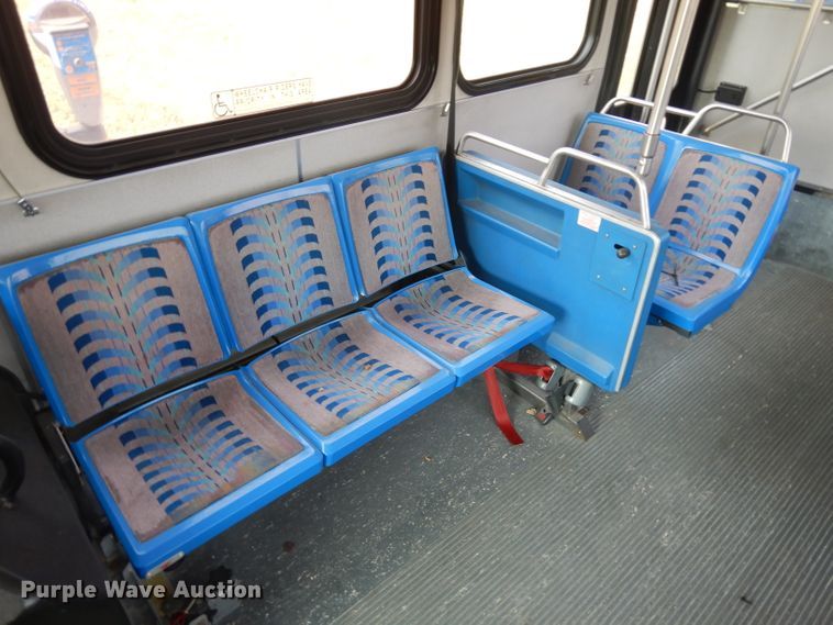 image for item HN9384 2001 Gillig G27B102N4  shuttle bus