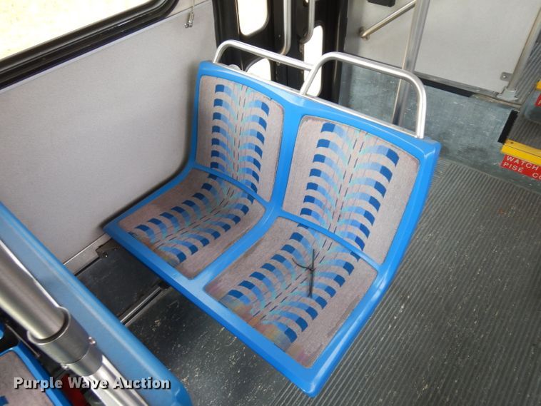 image for item HN9384 2001 Gillig G27B102N4  shuttle bus