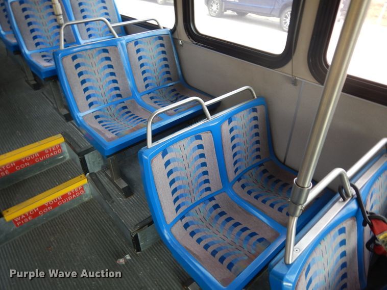 image for item HN9384 2001 Gillig G27B102N4  shuttle bus